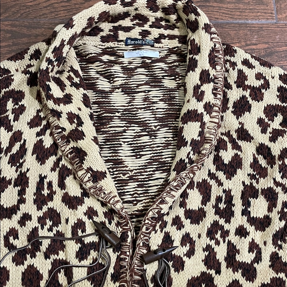 Harold’s vintage knitted by hand leopard grandpa sweater, whipped stitch design - Picture 7 of 8
